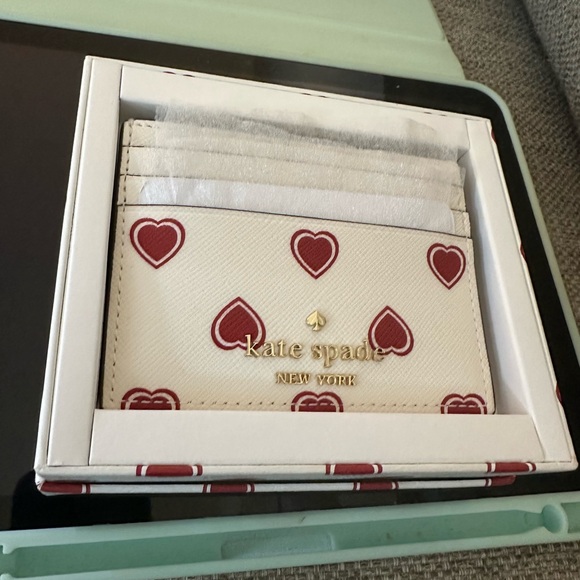 Kate Spade Madison Heartfelt Geo Cream & Red Card Holder New in Box - Picture 13 of 16
